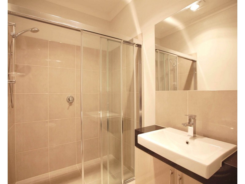 2/3 Donald Street, Brunswick VIC 3056