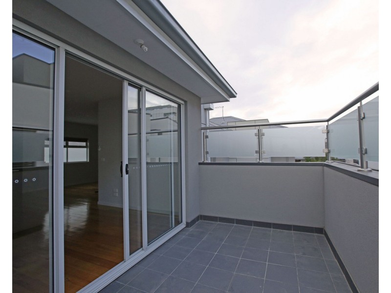 2/3 Donald Street, Brunswick VIC 3056