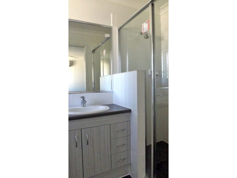 1/4 Bruce Baker Crescent, Crestmead QLD 4132