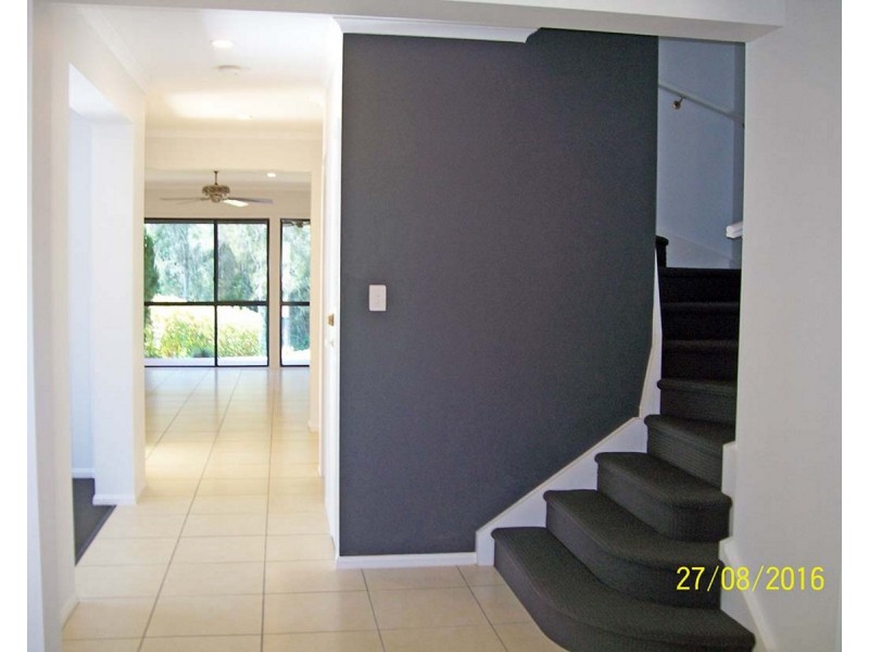 32 Hastings Crescent, Carrara QLD 4211