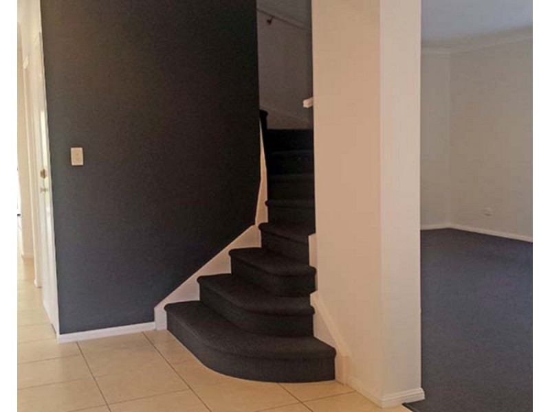 32 Hastings Crescent, Carrara QLD 4211