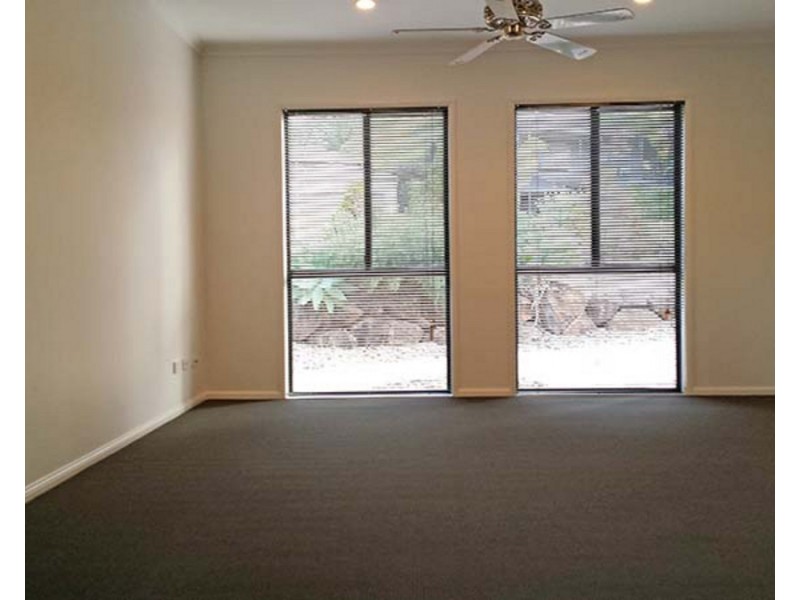 32 Hastings Crescent, Carrara QLD 4211