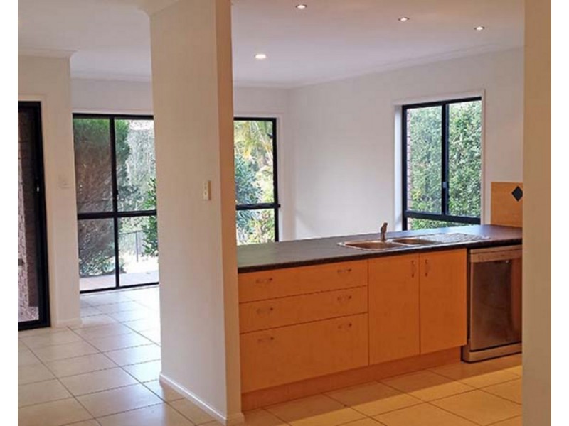 32 Hastings Crescent, Carrara QLD 4211