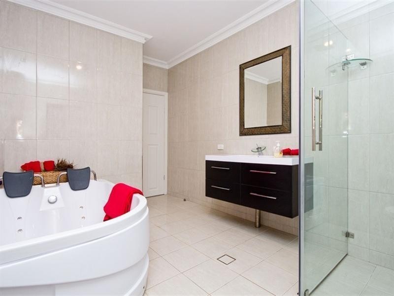 30 Clearview Crescent, Clearview SA 5085