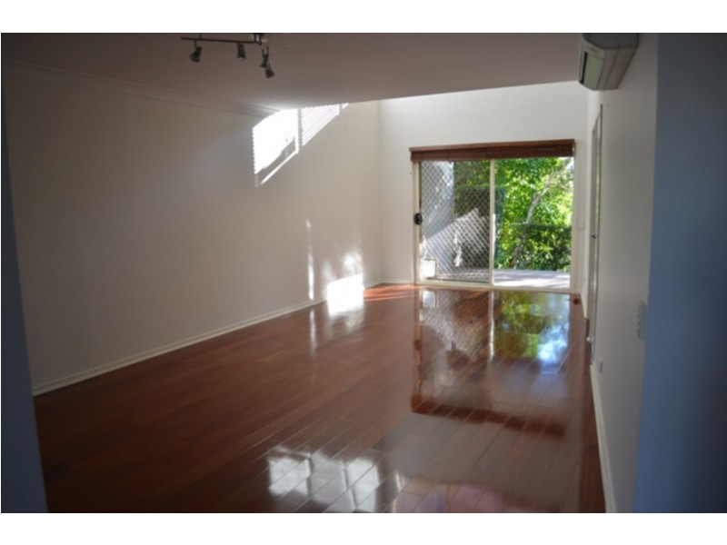 8/12 Promenade Avenue, Robina QLD 4226