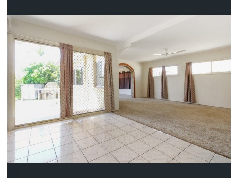 60 Aminya Street, Mansfield QLD 4122