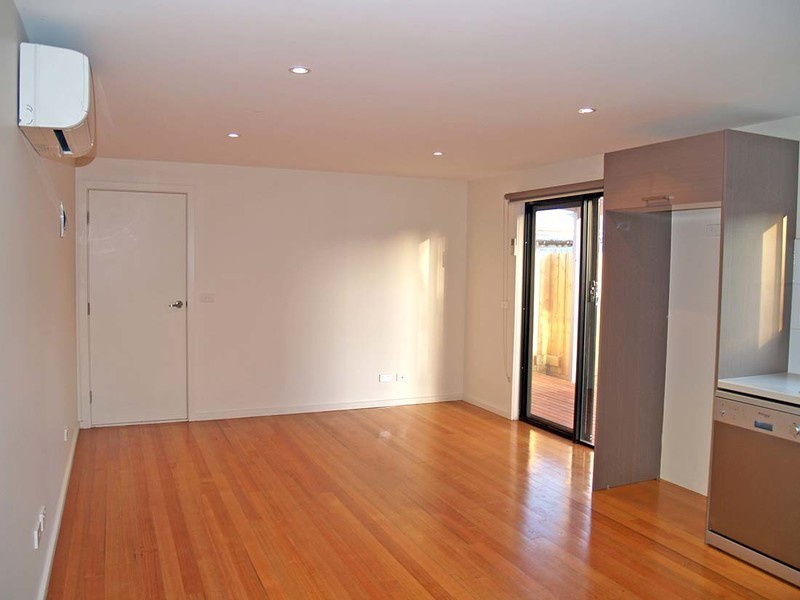 2/20 Pentland Parade, Seddon VIC 3011