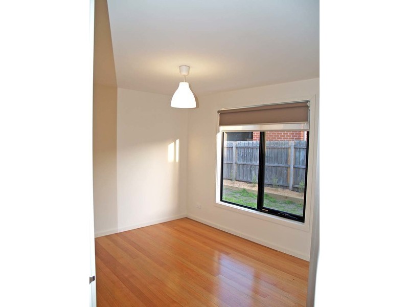 2/20 Pentland Parade, Seddon VIC 3011