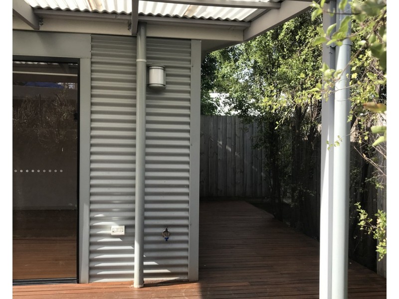 2/20 Pentland Parade, Seddon VIC 3011