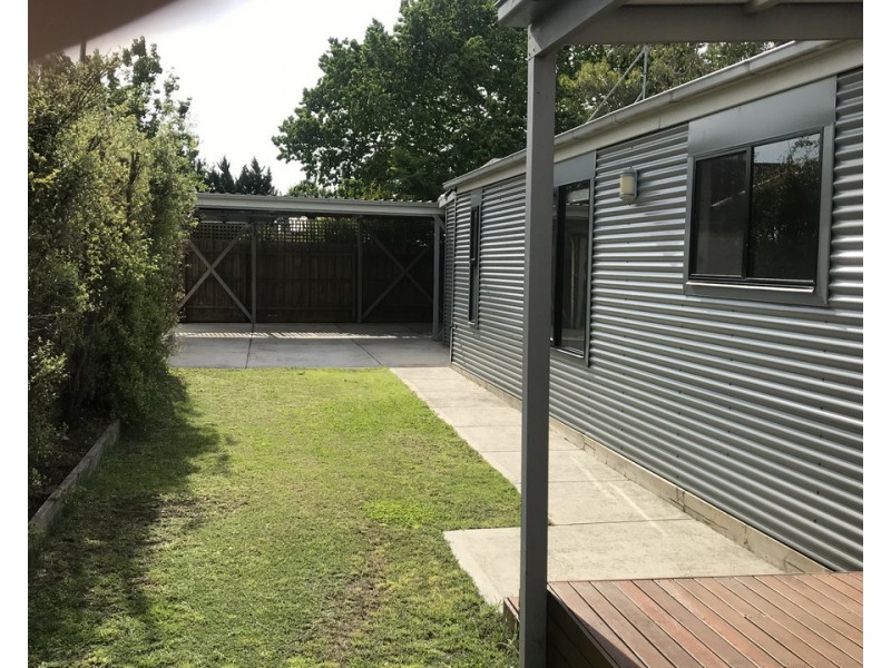 2/20 Pentland Parade, Seddon VIC 3011