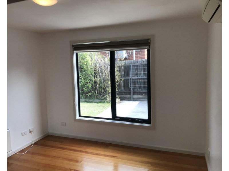 2/20 Pentland Parade, Seddon VIC 3011