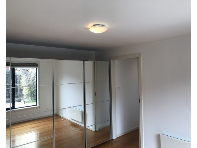 2/20 Pentland Parade, Seddon VIC 3011