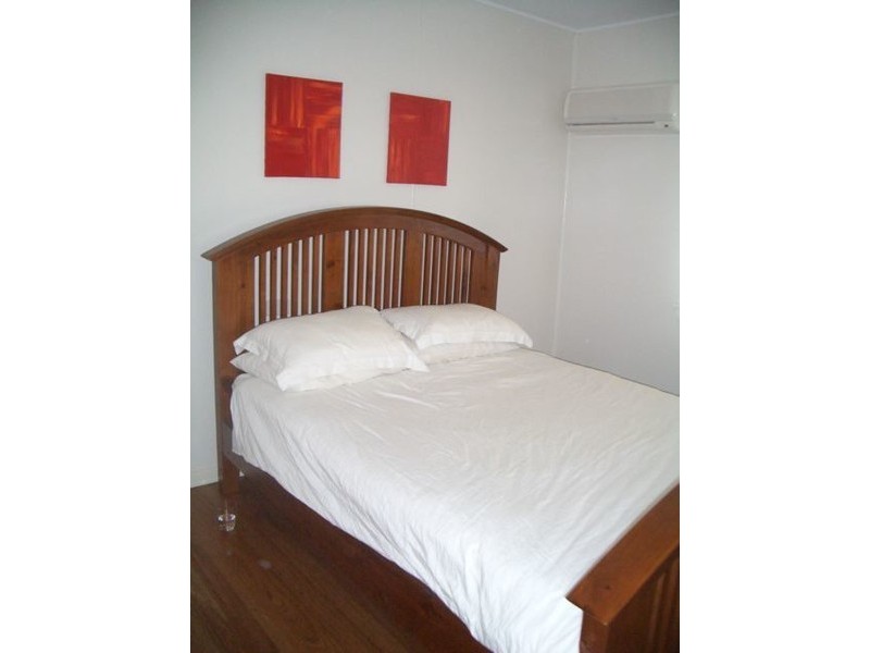 207 Greenslopes Street, Edge Hill QLD 4870