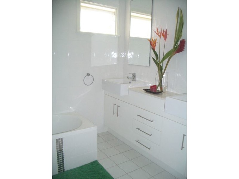 207 Greenslopes Street, Edge Hill QLD 4870