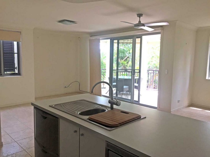 2/3208 Central Place, Carrara QLD 4211