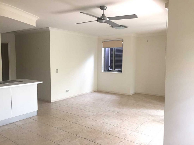 2/3208 Central Place, Carrara QLD 4211