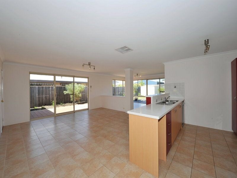 14 Tranquility Way, Halls Head WA 6210