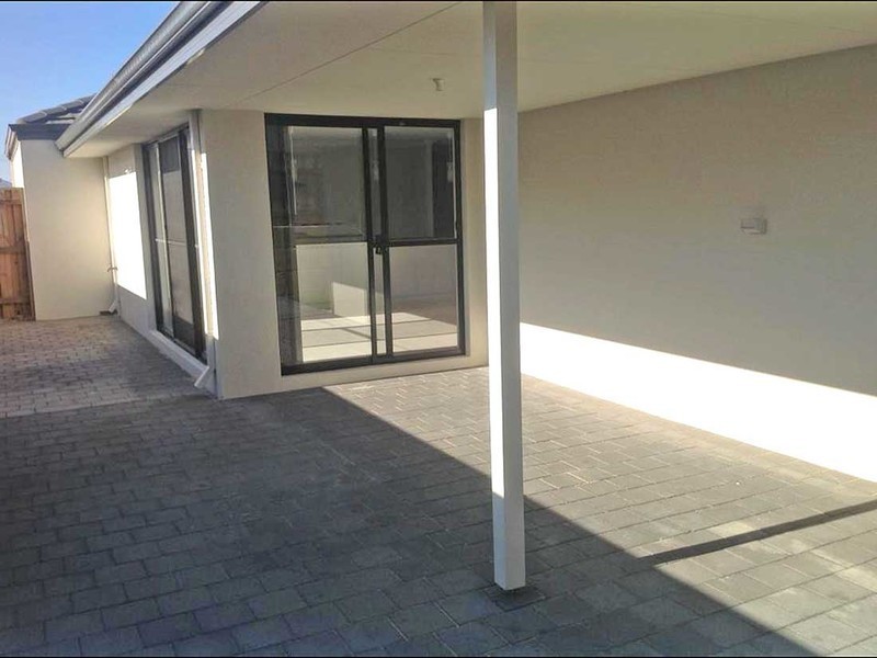 284 Peelwood Parade, Halls Head WA 6210
