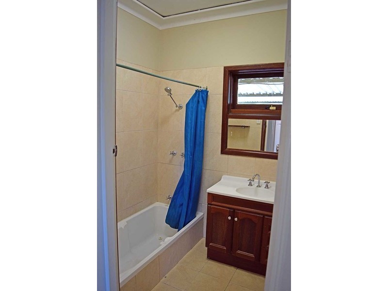 8 Wicklow Street, Thornlie WA 6108