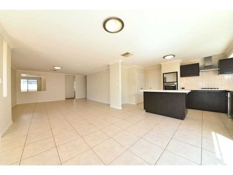 9 Kansas Lane, Hocking WA 6065