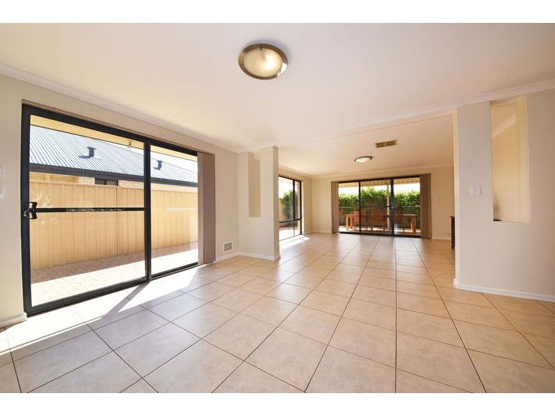 9 Kansas Lane, Hocking WA 6065