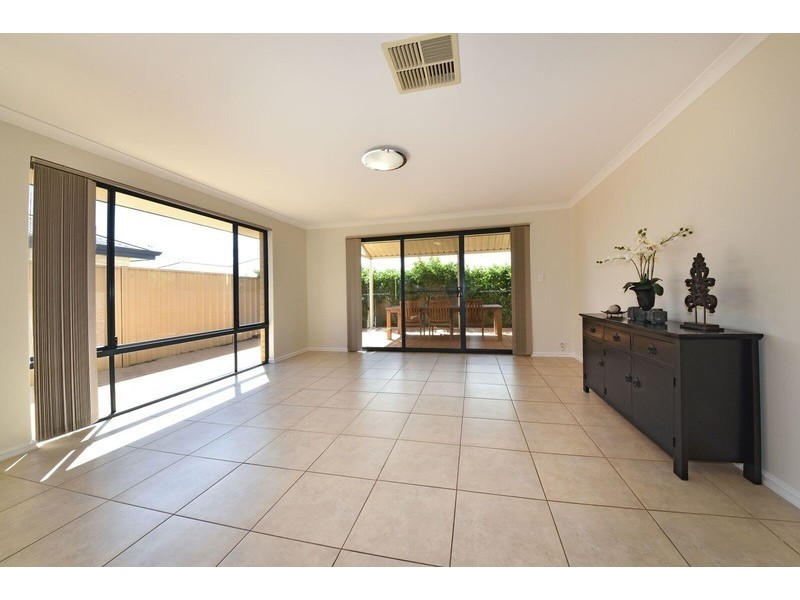 9 Kansas Lane, Hocking WA 6065