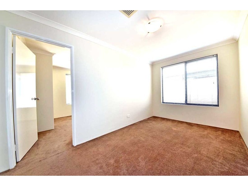 9 Kansas Lane, Hocking WA 6065