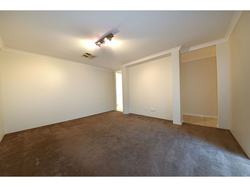 9 Kansas Lane, Hocking WA 6065