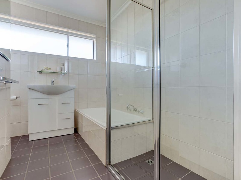 24 Sandpiper Place, West Lakes Shore SA 5020