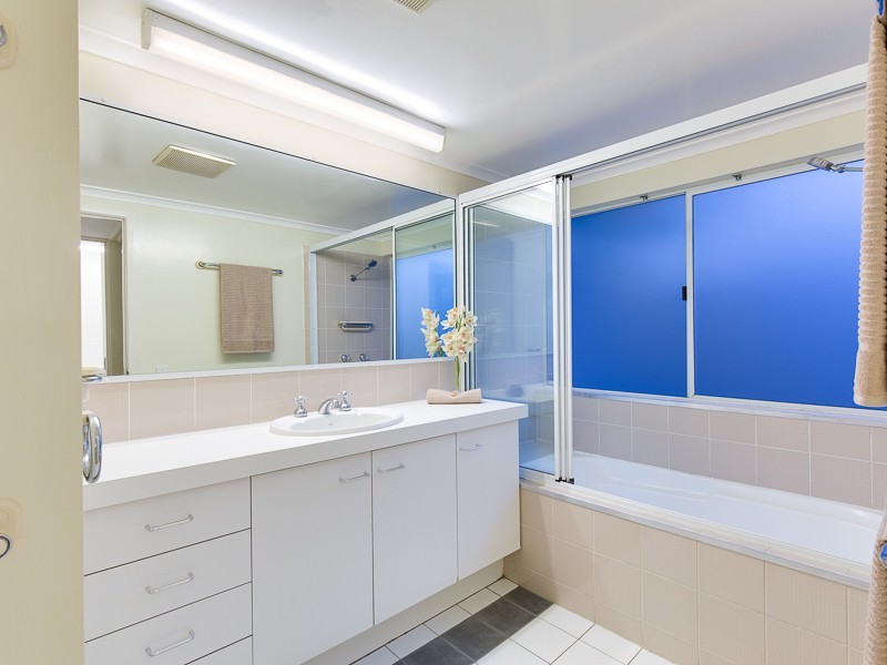 8 Satinwood Court, Bardon QLD 4065