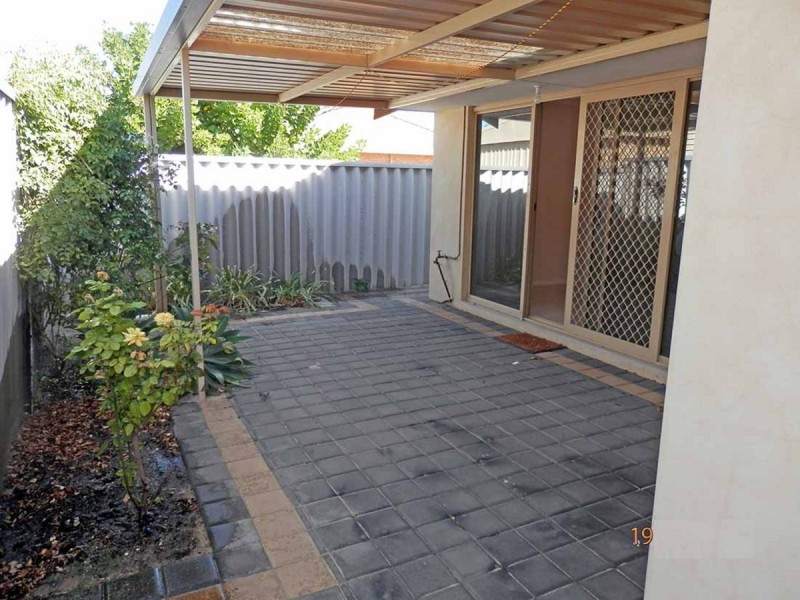 2/67 Mallard Way, Cannington WA 6107