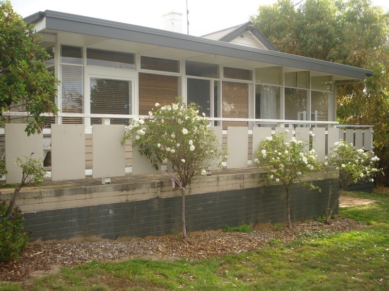 211 Roslyn Road, Belmont VIC 3216
