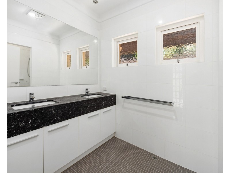 69 The Esplanade, St Lucia QLD 4067