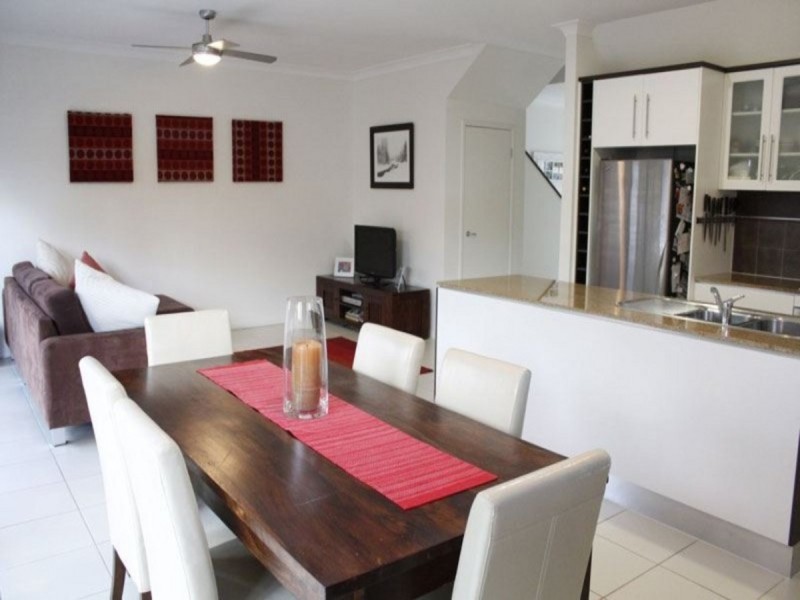 3/126 Pohlman Street, Southport QLD 4215
