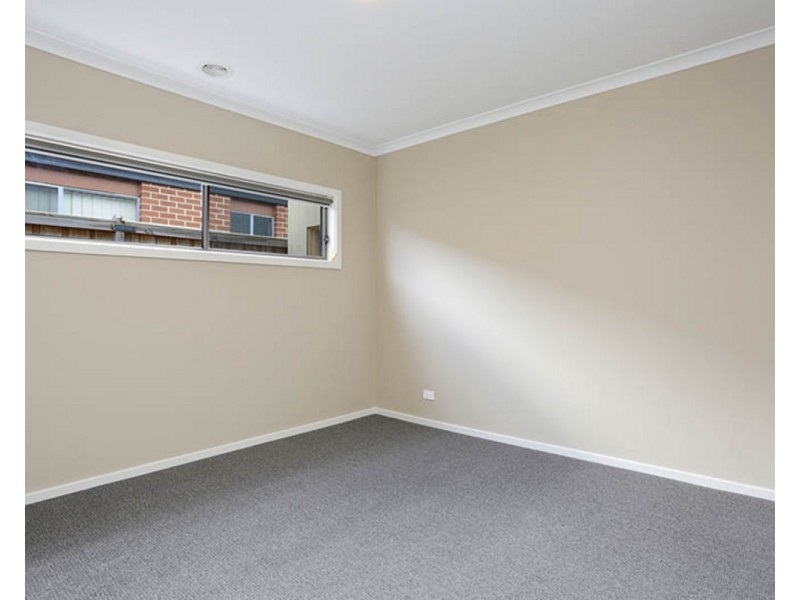 12 Mourne Street, Melton South VIC 3338