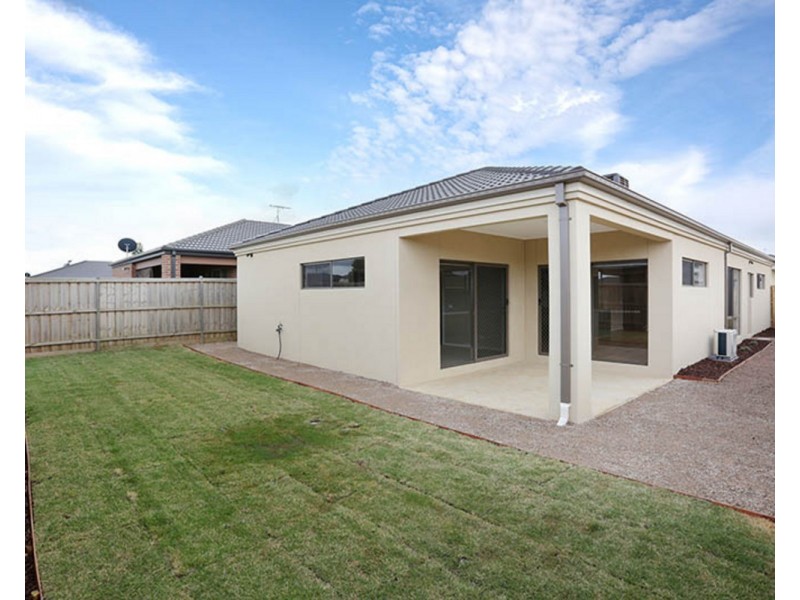 12 Mourne Street, Melton South VIC 3338