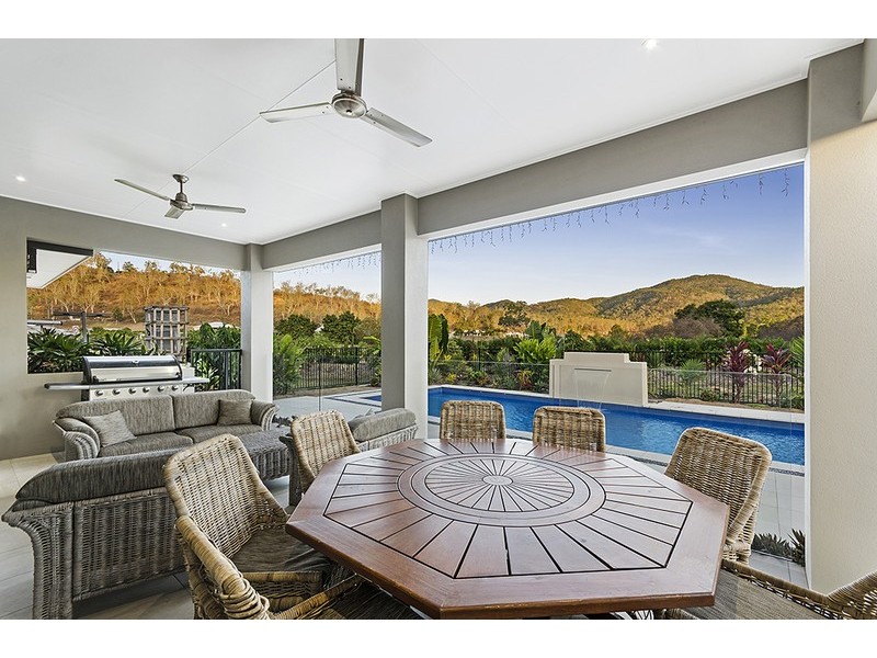 1 Heweys Place, Alligator Creek QLD 4816