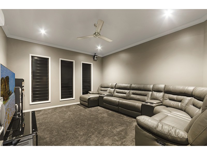 1 Heweys Place, Alligator Creek QLD 4816