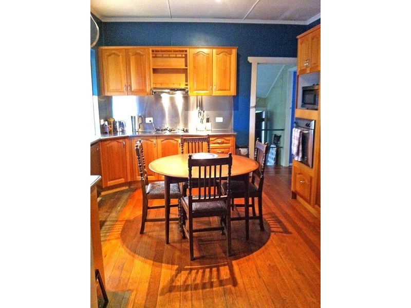 8 Fenton Street, Fairfield QLD 4103