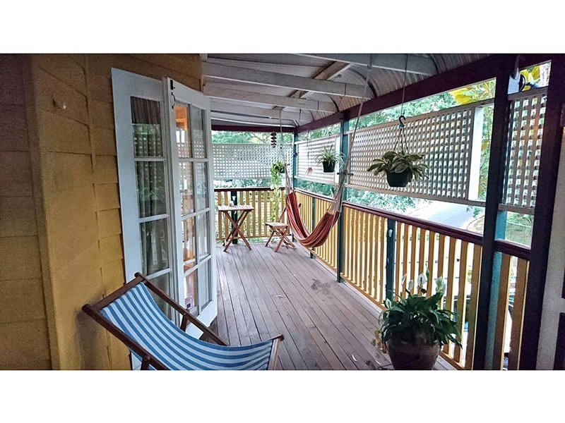 8 Fenton Street, Fairfield QLD 4103