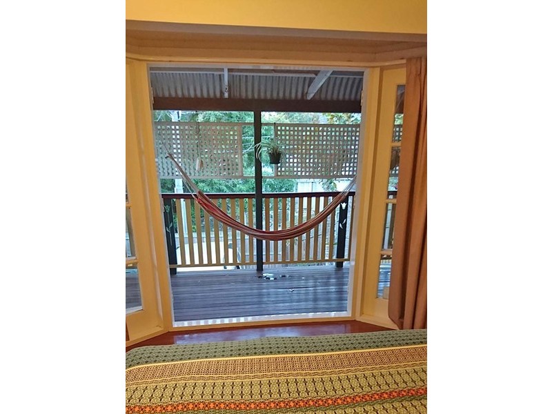 8 Fenton Street, Fairfield QLD 4103