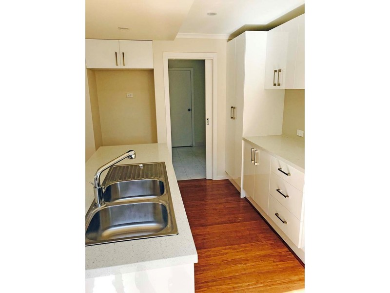 8 Diba Rise, Narre Warren VIC 3805