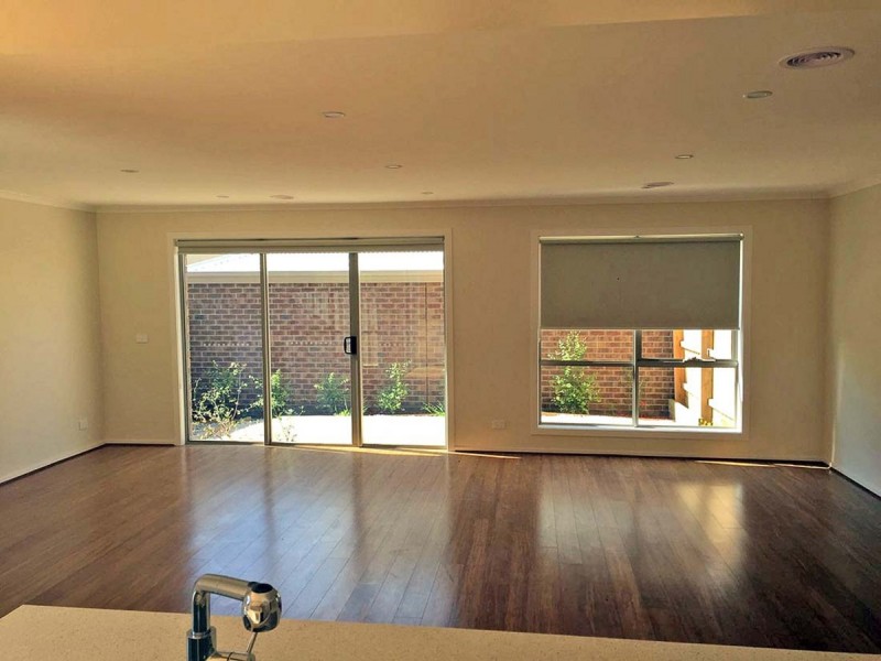 8 Diba Rise, Narre Warren VIC 3805