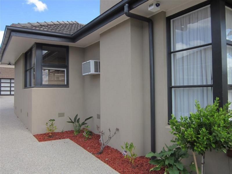 1/4 Elizabeth Street, Oakleigh East VIC 3166