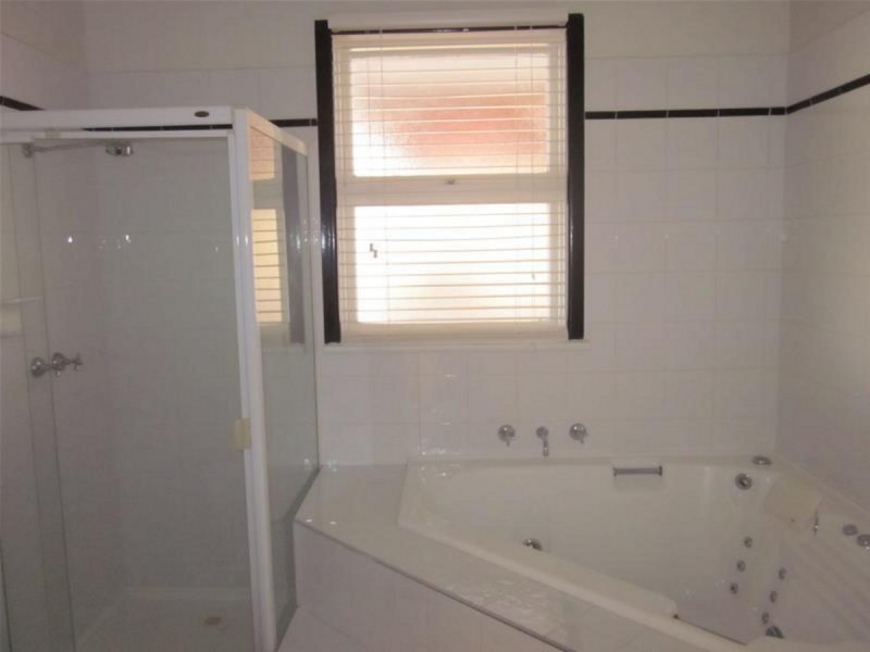 1/4 Elizabeth Street, Oakleigh East VIC 3166