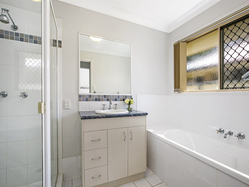 2/4 Harley Street, Shailer Park QLD 4128