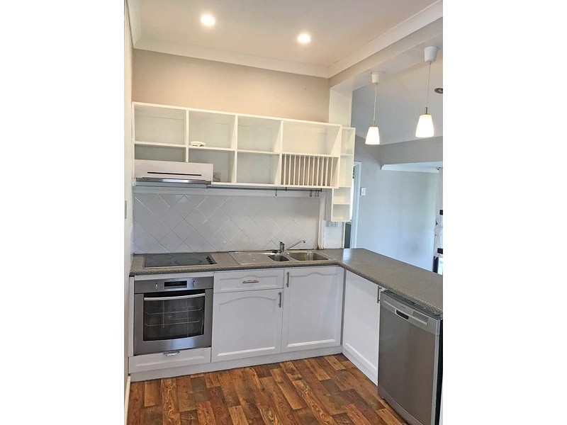 4 Godfrey Street, Queens Park WA 6107