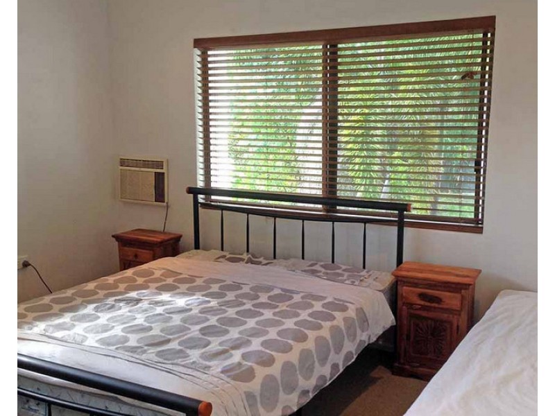 1/19 Hibiscus Lane, Holloways Beach QLD 4878