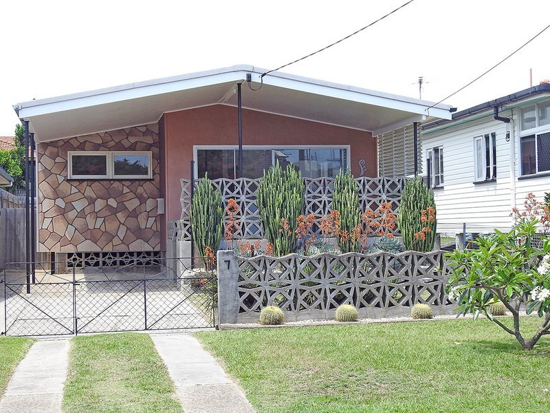 7 Woodcock Street, Scarborough QLD 4020