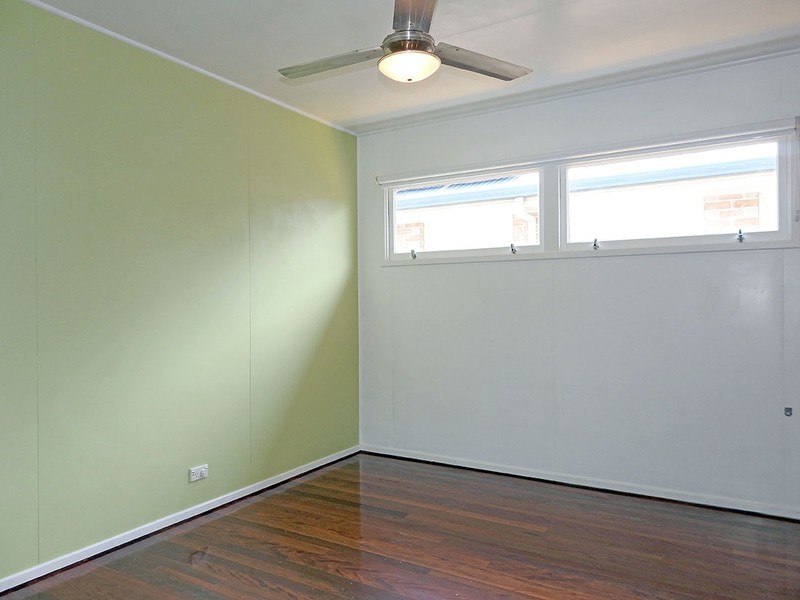 7 Woodcock Street, Scarborough QLD 4020